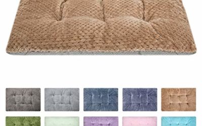 WONDER MIRACLE Fuzzy Deluxe Pet Beds, Super Plush Dog or Cat Beds Ideal for Dog Crates, Machine Wash & Dryer Friendly (15" x 23", S-Mocha)