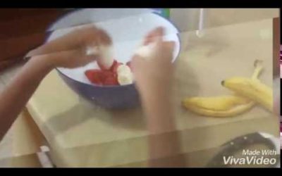 Ayesha & Maryam’s Recipes: Back to School Strawberry Banana Smoothie